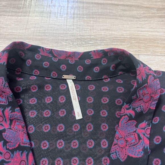 Free People Purple Black Easy Rider Floral
Paisley Button Up Blouse Size Small - Picture 10 of 16
